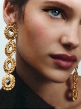 Shangri-La, Earrings